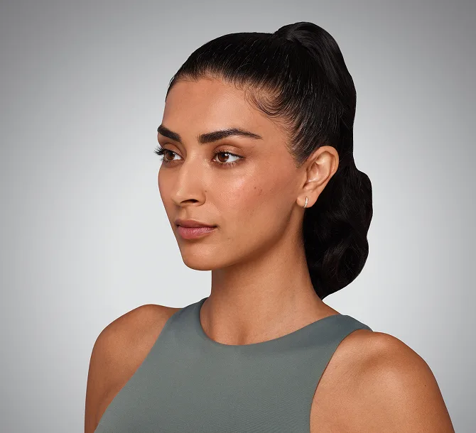 After SKINVIVE, improved skin radiance 3/4 view